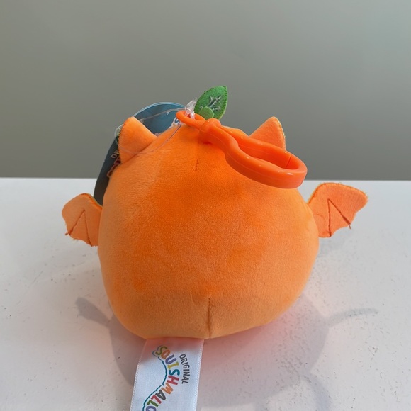 ⚡️NWT 3.5” Barnet the Orange Fruit Bat Blacklight Squishmallow Clip - Picture 2 of 4
